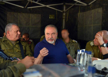 “Se acabaron las vacaciones”, advierte Liberman a los jefes de Hamas