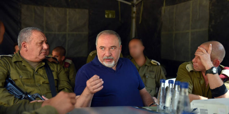 “Se acabaron las vacaciones”, advierte Liberman a los jefes de Hamas