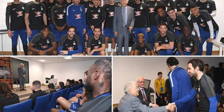 Club británico de fútbol Chelsea recibe a sobreviviente del Holocausto en su estadio