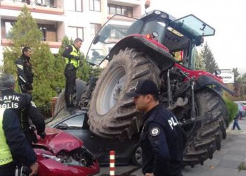 Policía turca dispara a un tractor que se estrella contra autos; conductor dice que estaba en camino a la embajada israelí