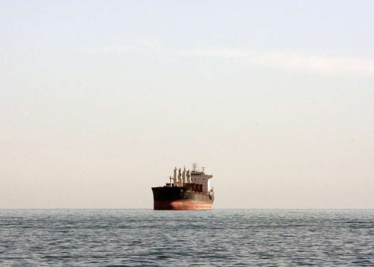 Tripulación de buque de carga iraní envenenado, 3 marineros mueren