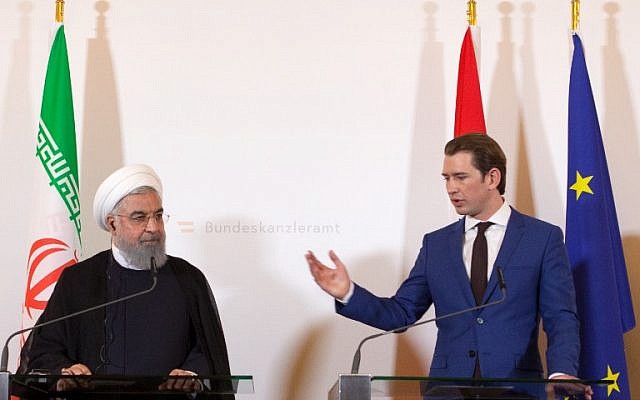 El canciller de Austria, Sebastian Kurz, y el presidente iraní, Hassan Rouhani (L), dan una conferencia de prensa conjunta en la Cancillería de Viena el 4 de julio de 2018. (AFP Photo / Alex Halada)