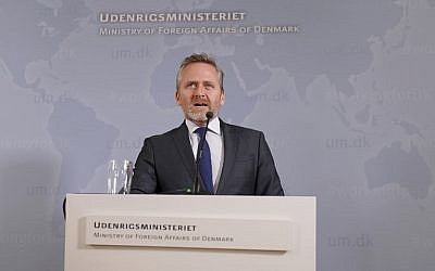 El ministro de Relaciones Exteriores danés, Anders Samuelsen, da una conferencia de prensa en Copenhague, el 30 de octubre de 2018. (Martin Sylvest / Ritzau Scanpix / AFP)