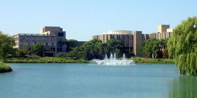 La Unión de Estudiantes y la biblioteca universitaria en la Universidad Northwestern (crédito de foto: CC BY-SA Amerique, Wikimedia Commons)