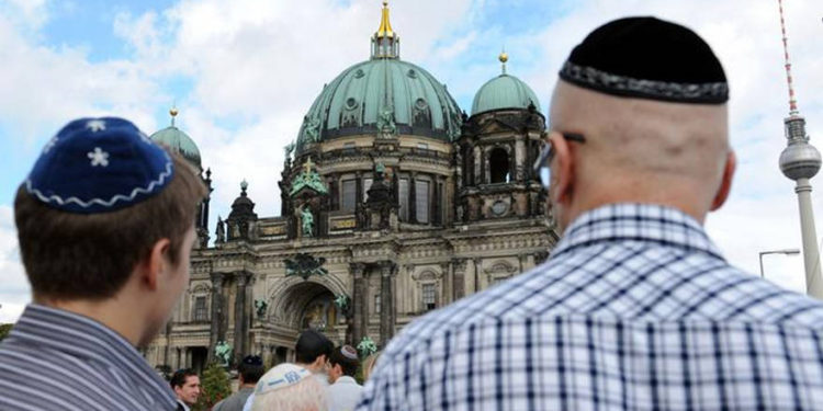 Casi el 30% de los alemanes cree que los judíos usan “trucos sucios”, según una encuesta