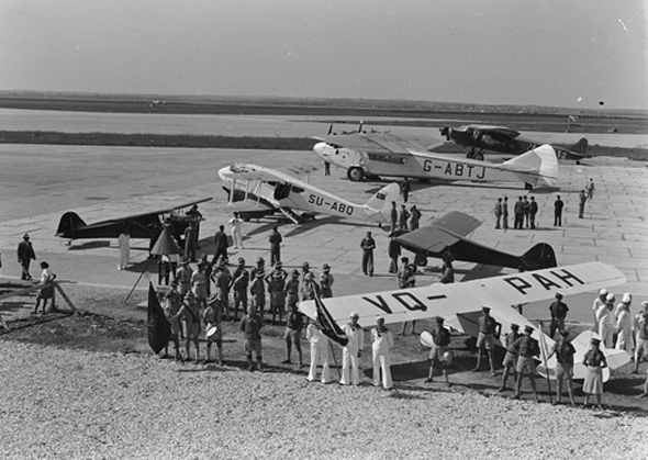 La ceremonia de graduación del primer grupo de pilotos de la fuerza aérea judía en 1939. Fuente: Wikimedia