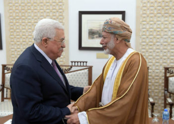 Ministro de Omán se reúne con Abbas, después de la visita de Netanyahu a Mascate
