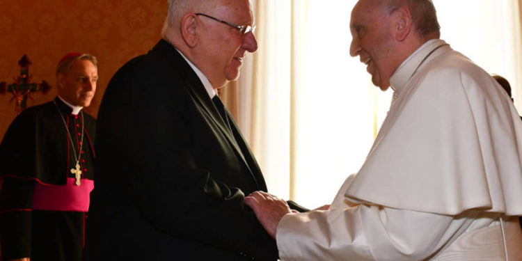 Rivlin y el Papa Francisco dialogan sobre sus preocupaciones respecto a la pandemia