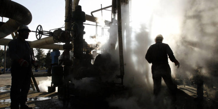 Irán se prepara para sanciones petroleras luego de caída monetaria y protestas