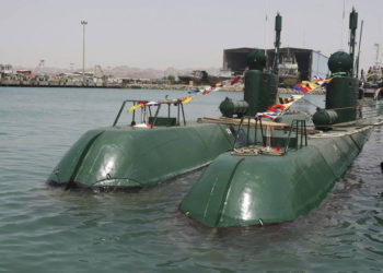 Irán dice que ha agregado dos “mini submarinos” a su flota naval
