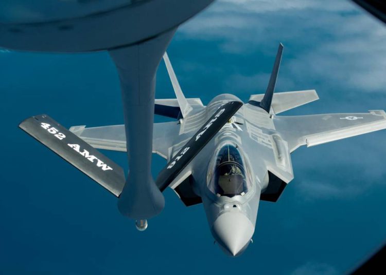 F-35 vs. el resto: ¿Cuál de estos 5 será el nuevo caza de combate de Canadá?