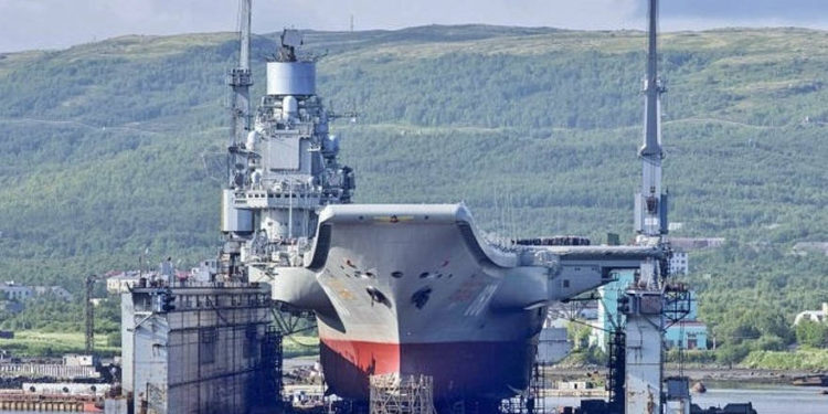 La armada rusa sufre otro golpe cuando el portaaviones se daña mientras se somete a reparaciones