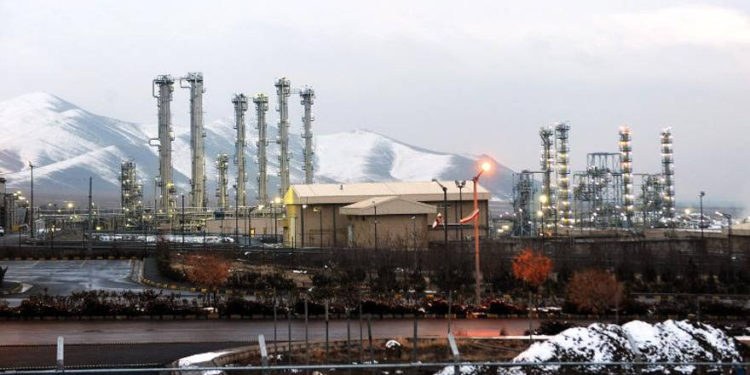 Estados Unidos permite actividad en tres sitios nucleares de Irán, incluso cuando se renuevan las sanciones