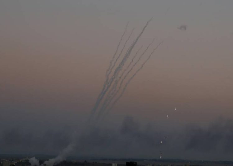 Sirenas de cohetes suenan en Israel mientras FDI ataca a Hamas en represalia