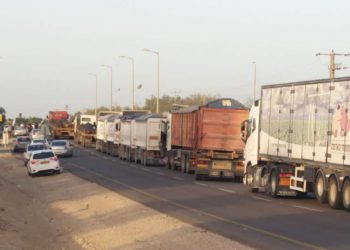 Residentes del sur bloquean cruce de carga de Gaza en protesta por violencia islamista