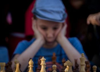 Israelíes excluidos de torneo de ajedrez saudita exigen acción de la Federación Internacional de Ajedrez