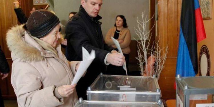 Elecciones organizadas en el este de Ucrania bajo control de Rusia