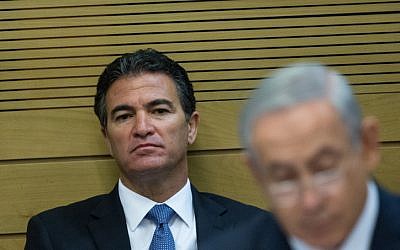 Yossi Cohen, el jefe del Mossad, es visto en una reunión del comité en el parlamento israelí el 8 de diciembre de 2015. (Yonatan Sindel / Flash90)