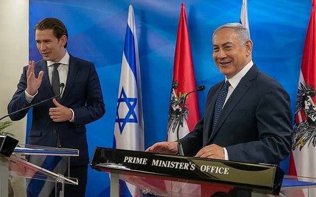 El primer ministro Benjamin Netanyahu con el canciller austriaco Sebastian Kurz (L) en la oficina del primer ministro en Jerusalén, 11 de junio de 2018. (Ohad Zwigenberg / Pool / Flash90)