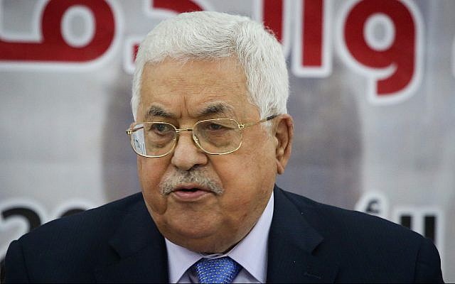 El presidente de la Autoridad Palestina, Mahmoud Abbas, en una reunión en la ciudad cisjordana de Ramallah el 28 de octubre de 2018. (Flash90)