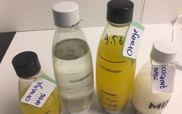 Amai Protein ha desarrollado una soda endulzada con proteínas para SodaStream, con un 50% a 80% menos de contenido de azúcar, en una variedad de sabores, incluyendo limón, naranja y coco (Cortesía)