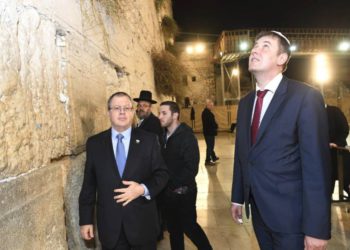 Rabia en la Autoridad Palestina por visita de Ministro de Exteriores Checo al Muro Occidental