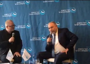 Liberman arremete contra el gobierno por las continuas entregas de combustible a Gaza