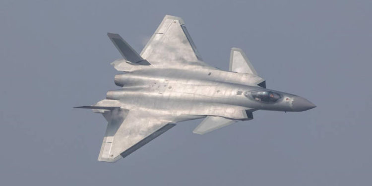 ¿Por qué el F-35 Raptor es superior al caza de combate furtivo J-20 de China?