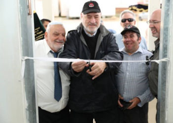 Soldados israelíes celebran la nueva sinagoga construida en la base de las FDI en Telem