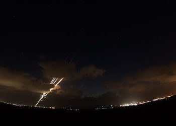 Más de 300 cohetes de Gaza son disparados sobre comunidades en Israel
