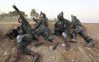 Israeli troops ready at Gaza border