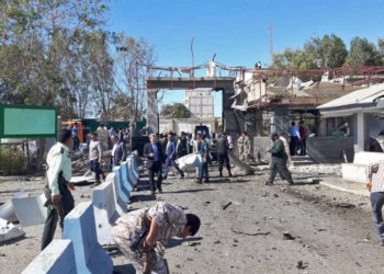 Atentado suicida mata a dos policías en el sudeste de Irán