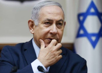 El primer ministro Benjamin Netanyahu asiste a la reunión semanal del gabinete en la oficina del primer ministro en Jerusalén el 9 de diciembre de 2018. (Oded Balilty / POOL / AFP)
