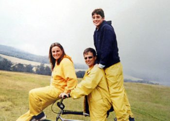 Foto de archivo: Asaf, Ilan y Rona Ramon en unas vacaciones en Hawai, 2002. AFP
