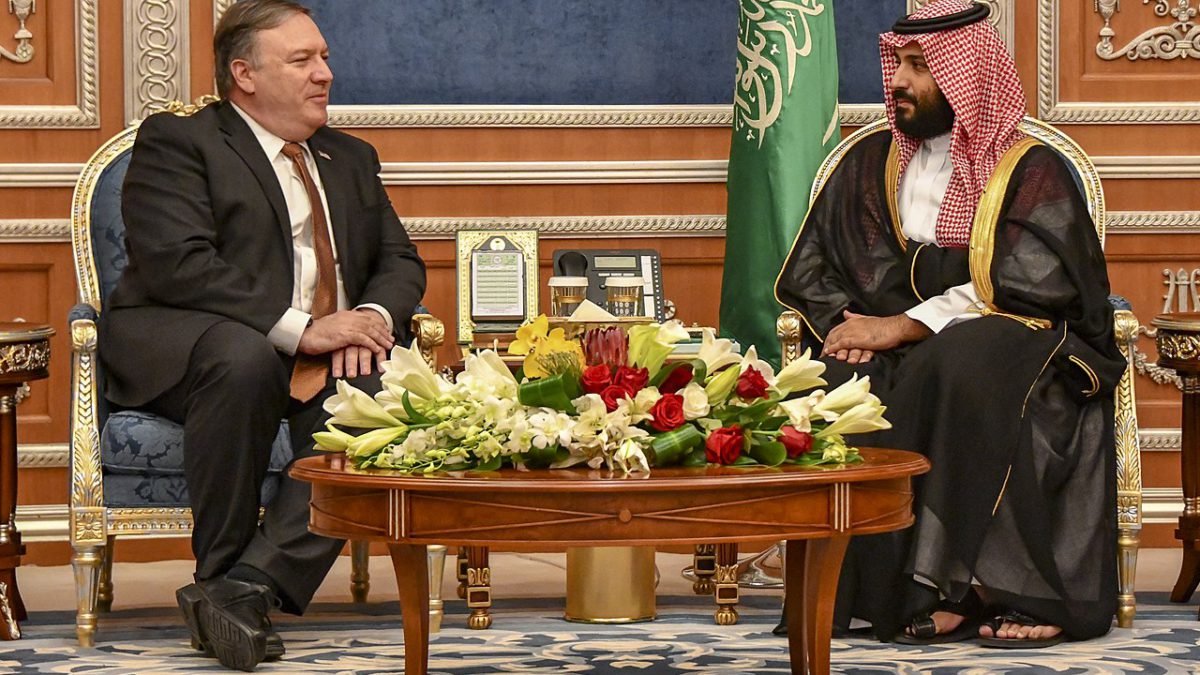 El secretario de Estado Mike Pompeo se reunió con el príncipe heredero de la corona, Mohammed bin Salman. Crédito: Wikimedia Commons.