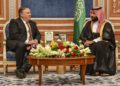 El secretario de Estado Mike Pompeo se reunió con el príncipe heredero de la corona, Mohammed bin Salman. Crédito: Wikimedia Commons.