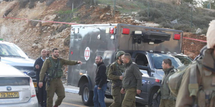 Informe: ejército arresta al terrorista palestino de Givat Asaf con uniforme de las FDI