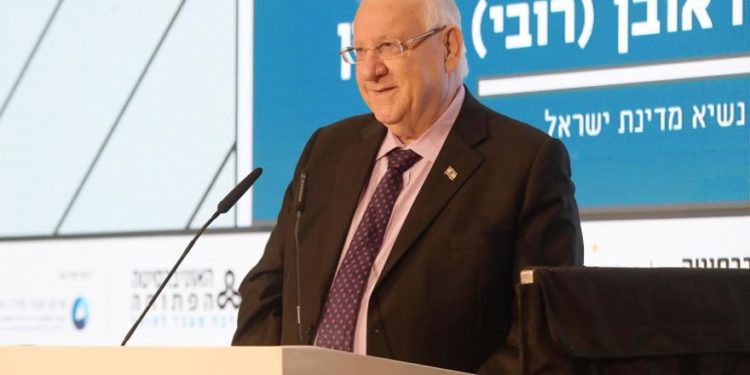 El presidente Rivlin habló en la Conferencia Dov Lautman sobre política educativa. (Crédito de la foto: AMOS BEN GERSHOM, GPO)