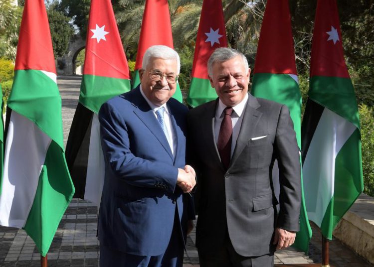 El rey jordano Abdullah y el presidente de la Autoridad Palestina Mahmoud Abbas se reunieron en Amman el 18 de diciembre de 2018. (Crédito: Wafa)
