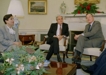 Autoridad Palestina elogia a Bush como "el único presidente de EE.UU que se enfrentó a Israel"