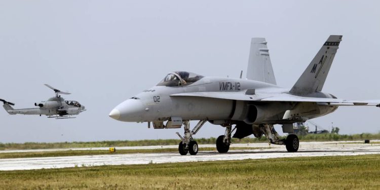 Dos aviones de la Marina de los EE. UU. se accidentaron mientras repostaban Japón - F-18