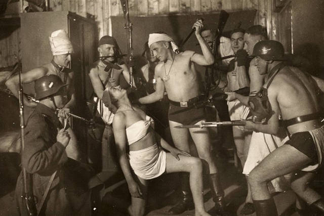 Colección de fotos revela el travestismo entre soldados nazis de Alemania