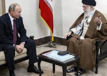 El presidente ruso Vladimir Putin y el líder supremo iraní Ayatollah Ali Khamenei. Crédito: Wikimedia Commons.