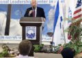 El embajador estadounidense David Friedman habla en un evento organizado por la Cámara de Comercio e Industria de Judea Samaria (JSCOCI) en la ciudad israelí de Ariel. Crédito: Embajada de los Estados Unidos en Israel.