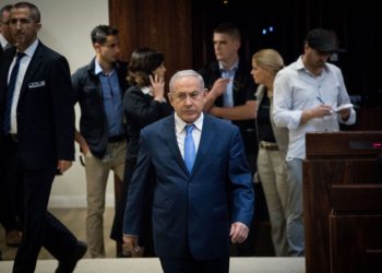 Primer ministro Benjamin Netanyahu en la Knesset el 21 de noviembre de 2018 (Yonatan Sindel / Flash90)