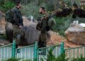 Soldados israelíes montan guardia cerca de la frontera entre Israel y el Líbano en las afueras de Metulla el 4 de diciembre de 2018. (Basel Awidat / Flash90)