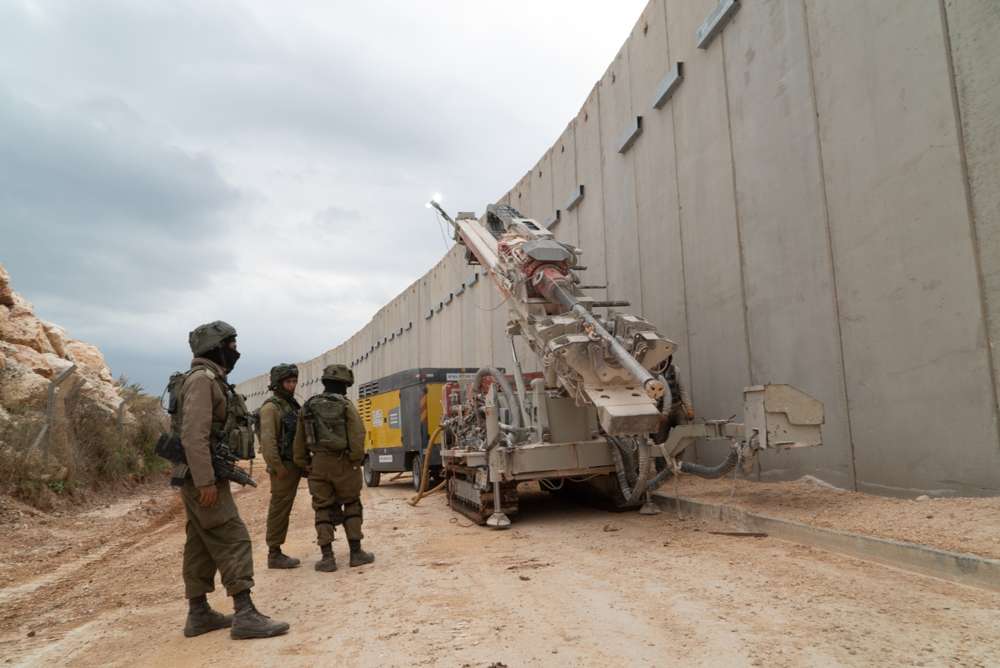 El ejército israelí perfora el suelo al sur de la frontera libanesa en un esfuerzo por localizar y destruir los túneles de ataque de Hezbolá que, según dice, entraron en territorio israelí, el 5 de diciembre de 2018. (Fuerzas de Defensa de Israel)