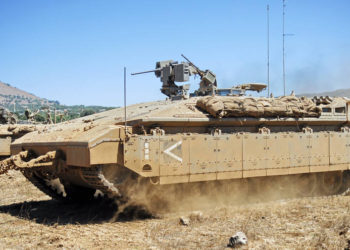 Vehículo de combate de infantería israelí demuestra su capacidad anti-tanque