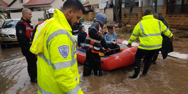 80 personas evacuadas debido a inundaciones en ciudad central de Israel