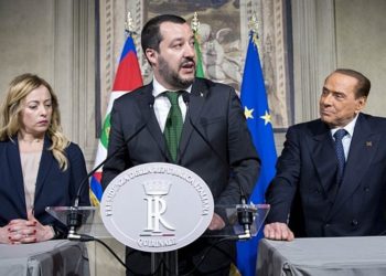 Desde la izquierda, los políticos italianos Giorgia Meloni, Matteo Salvini y Silvio Berlusconi, el 12 de abril de 2018. Crédito: Presidenza della Repubblica / Wikimedia Commons.